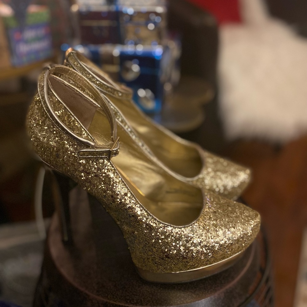 Gold Heels - Picture 2 of 3